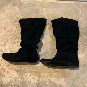 Women’s suede boots